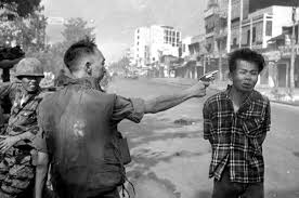 La ejecución del asesino Nguyen Van Lem, Saigón, 1968.