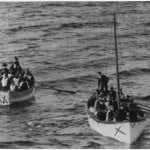 Botes salvavidas con supervivientes del Titanic se acercan al Carpathia