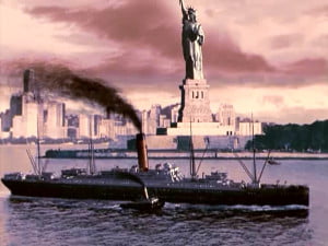 El RMS Carpathia llegando a Nueva York con los supervivientes del Titanic
