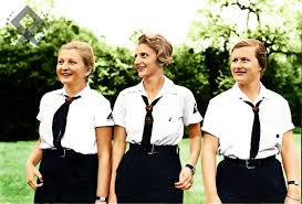 Jovencitas alemanas en uniforme de la BDM