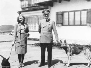 Hitler y Eva Braun en el Berghof