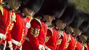 Guardias ingleses con sus sonbreros