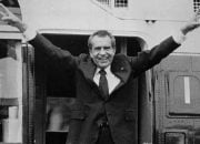 Nixon se despide tras Watergate